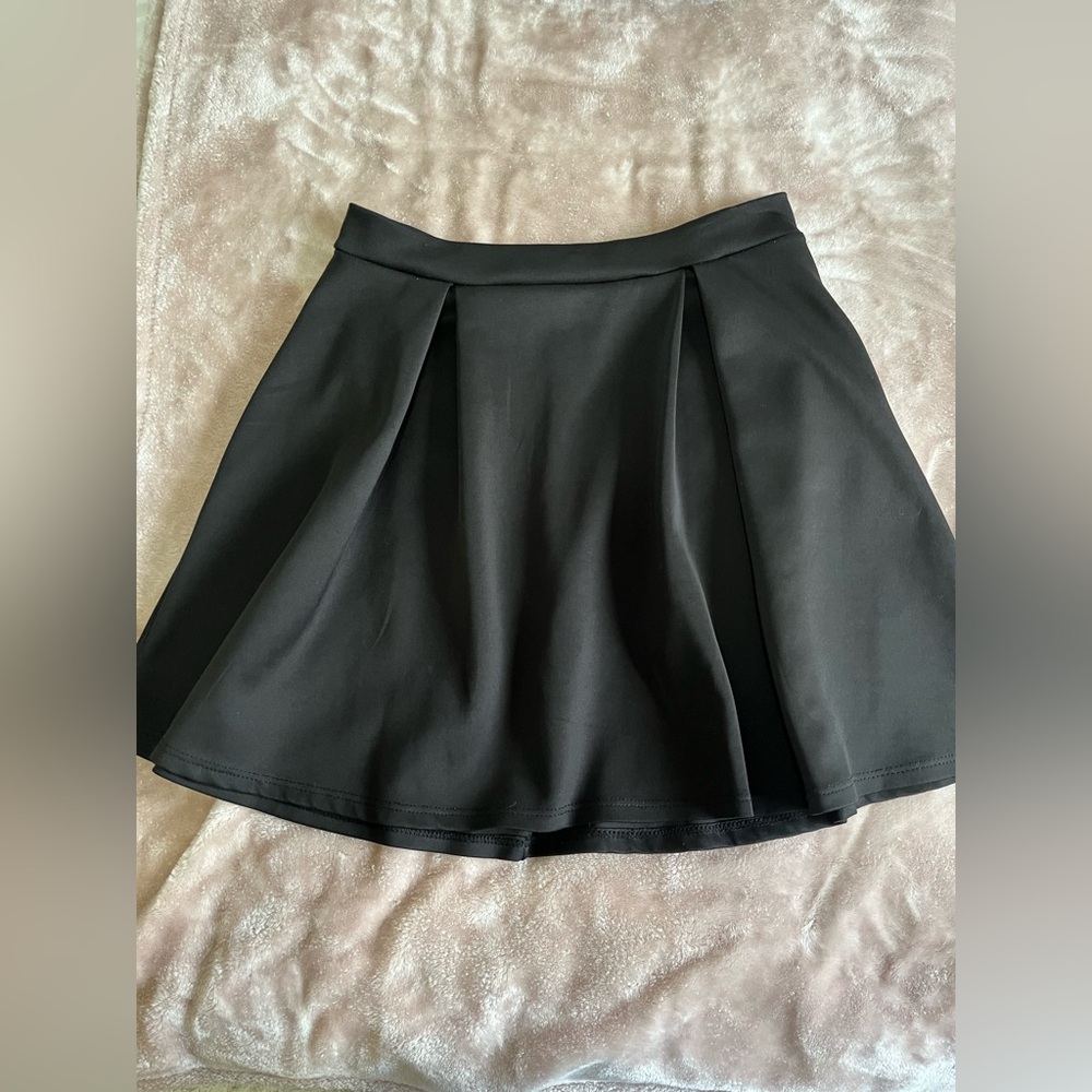 Black skater skirt